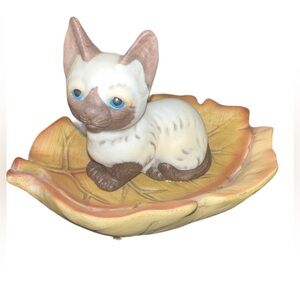 Rare Vtg Siamese Kitty Cat ON A LEAF FIGURINE BY JR AKITA, JAPAN
